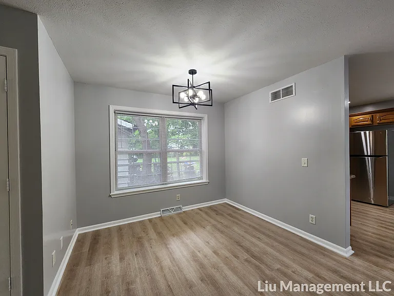 1042 N Traub Ave — Photo 4
