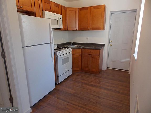 3rd image of 4206 Wallace St