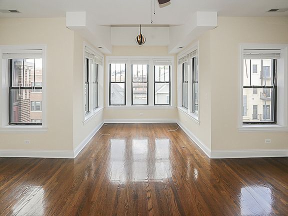 5th image of 3715 N Wilton Ave APT 3
