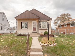 3018 E Cudahy Ave, Saint Francis, WI 53235