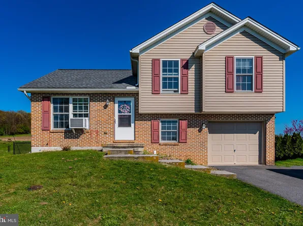 3810 Mountain Shadow Cir, Fayetteville, PA 17222