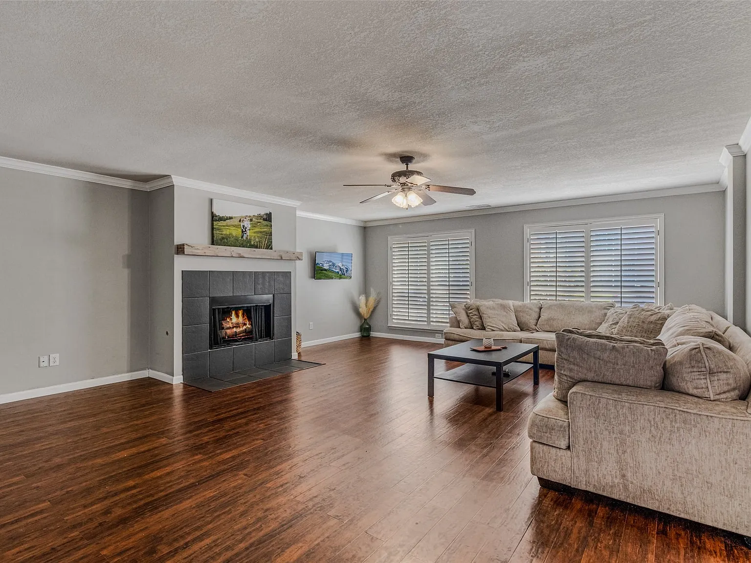 5 bed, 2.5 bath, 3892 sqft, $2,995 — Photo 4