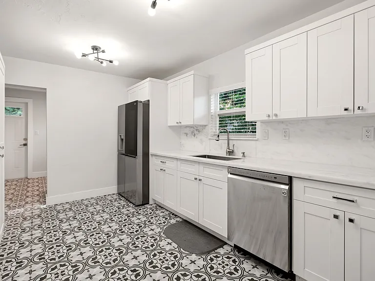 7121 SW 63rd Ave — Photo 9