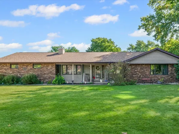 502 Mark Pl, Saint Joseph, IL 61873