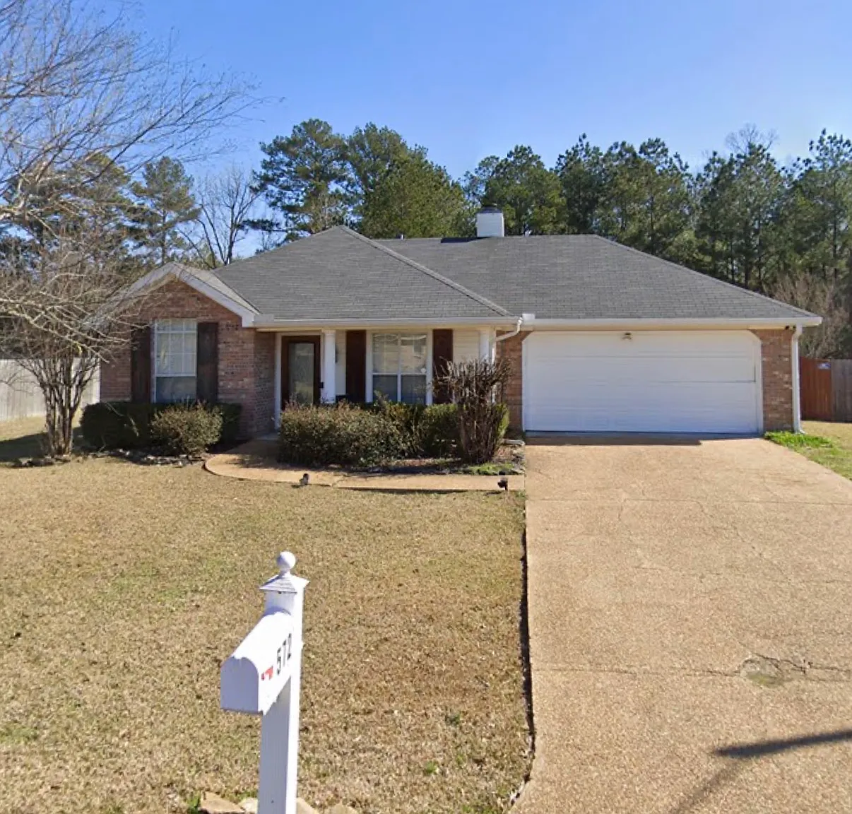 3 bed, 1300 sqft, $1,850 — Photo 1