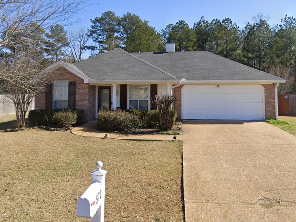 572 Oak Ridge Way