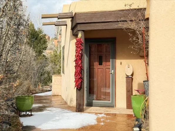 678 La Viveza Ct, Santa Fe, NM 87501