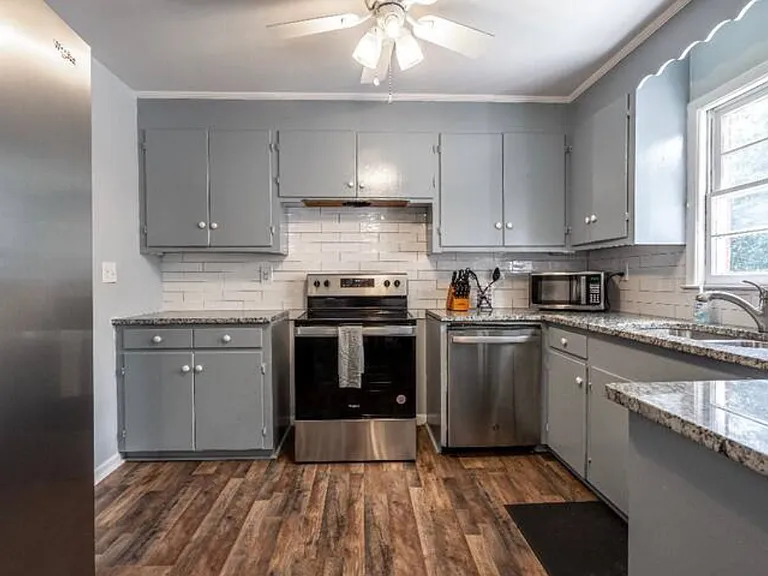 7049 Midland Dr — Photo 12