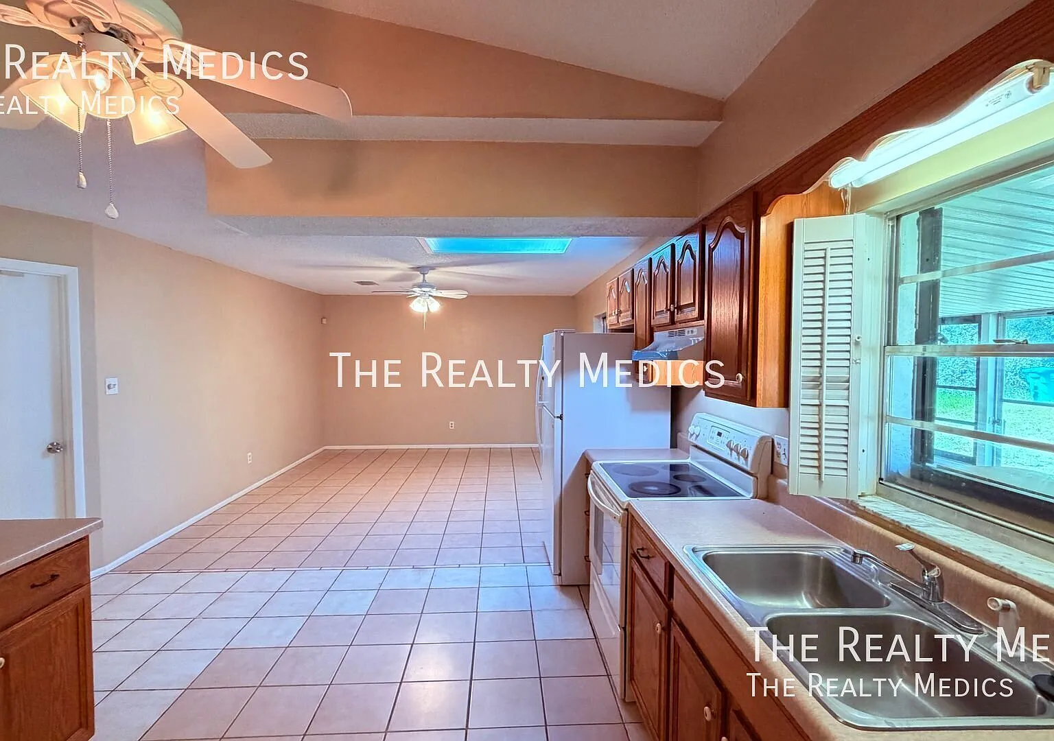 Awesome Well Maintained 3/2 in Deltona — Photo 4