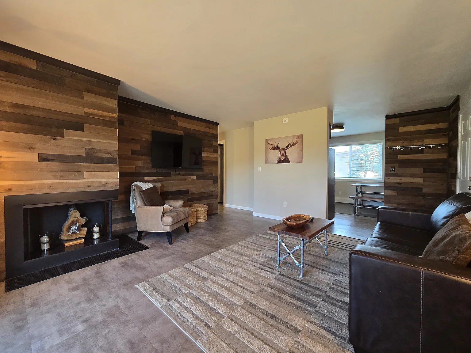 3 bed, 980 sqft, $2,100 — Photo 2