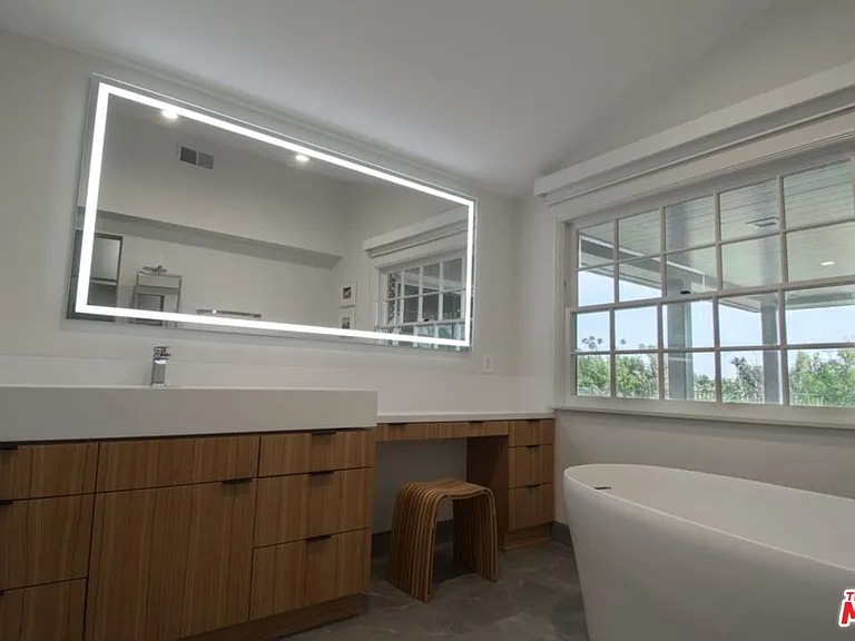 1121 N Beverly Dr — Photo 10