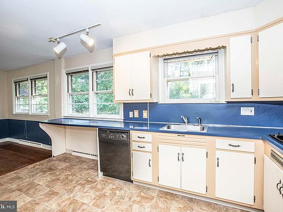4th image of 1734 Parkside Dr S