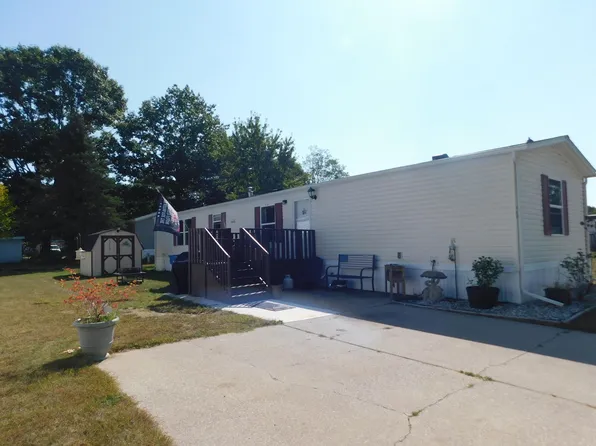 204 Landmark St NW, Sparta, MI 49345