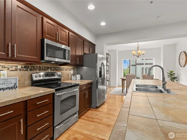 15652 NE 103rd Court #103, Redmond, WA 98052