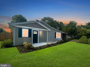 7 Poplar Ln, Levittown, PA 19054