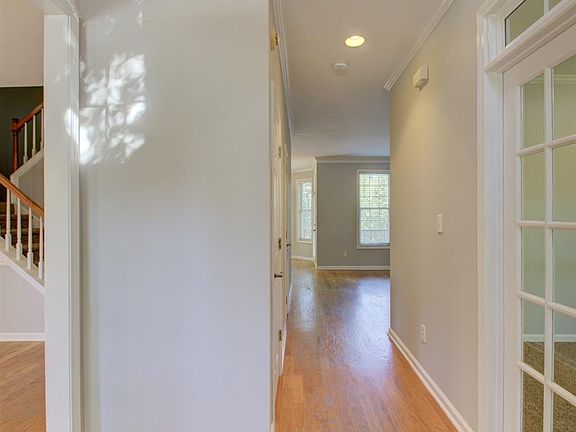 5th image of 403 Winnock Pt