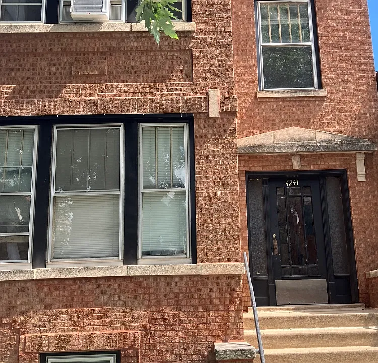 4241 N Albany Ave
