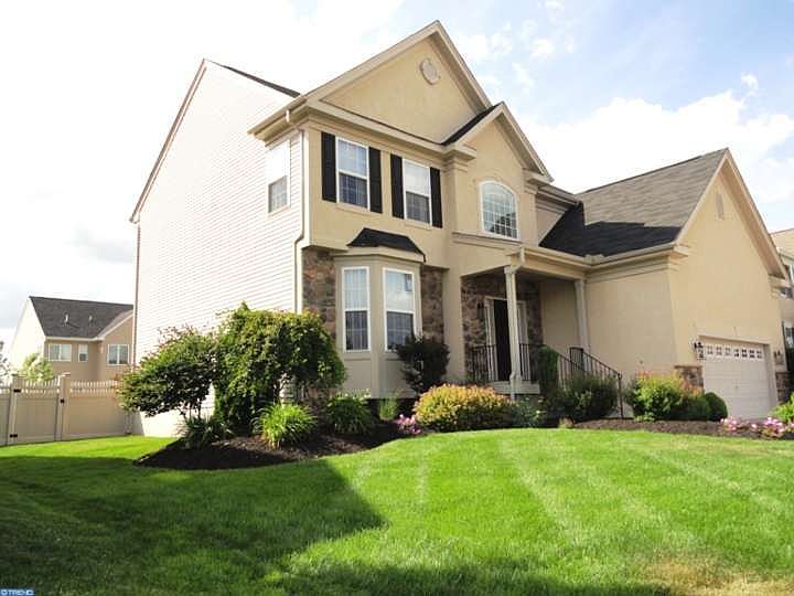 1st image of 907 Canterbury Dr