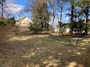 366 Ridge Rd, Cedar Grove, NJ 07009