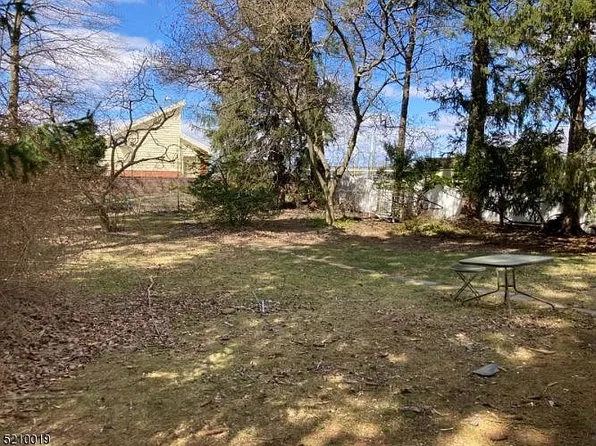 366 Ridge Rd, Cedar Grove, NJ 07009
