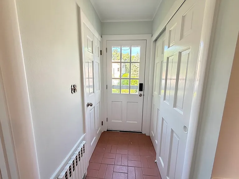343 Bay Rd — Photo 20