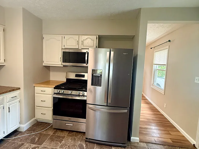 129 The Brooklands Ave — Photo 1