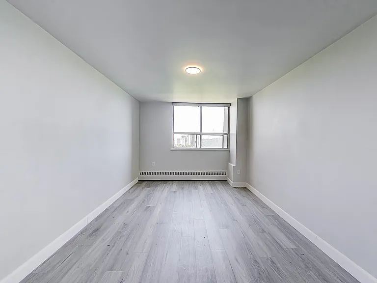 65 Thorncliffe Park Dr #1404 — Photo 15