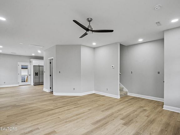 4th image of 418 Ashbury Cir