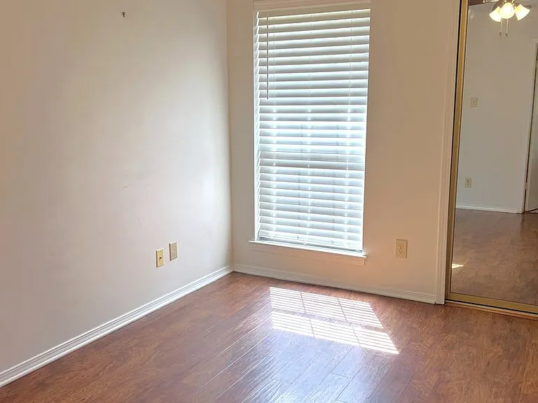 5900 Grelot Rd #101 — Photo 8
