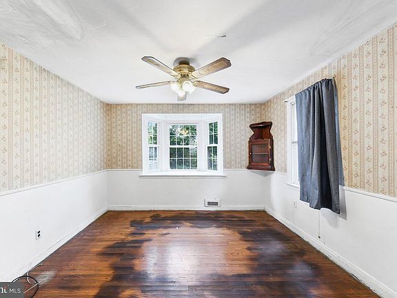 5th image of 6 N Stuyvesant Dr