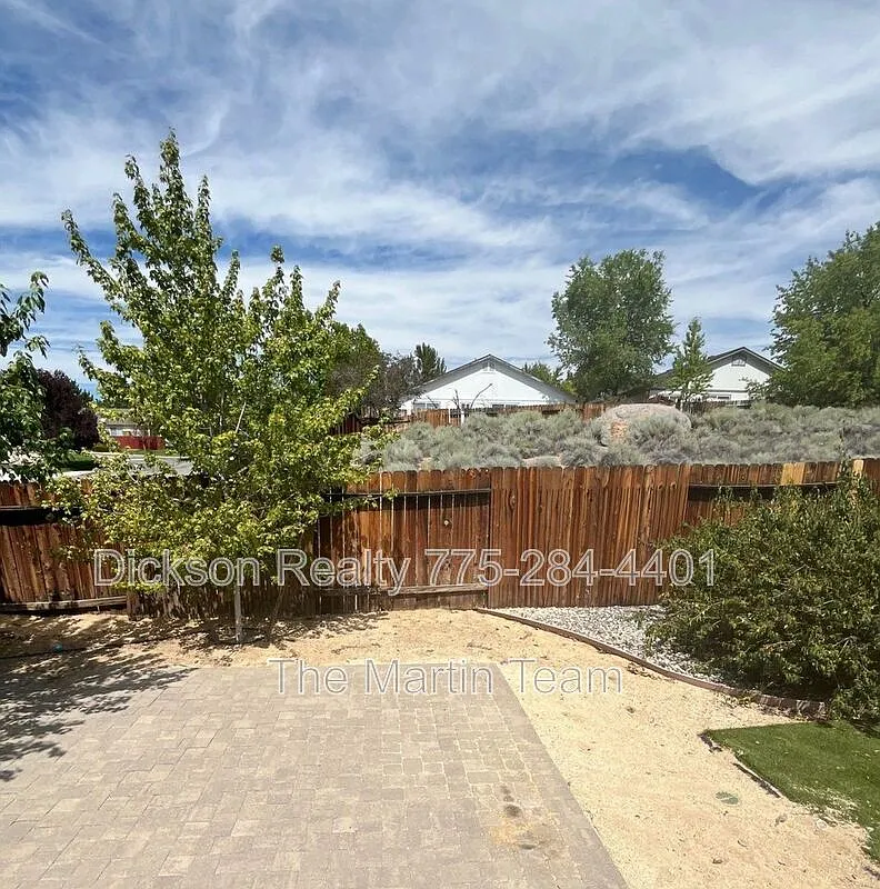 3 bed, 2.0 bath, 1294 sqft, $2,350 — Photo 2