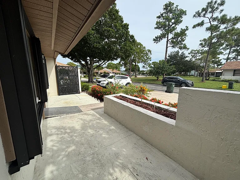 6132 Fairfield Cir #7 — Photo 3
