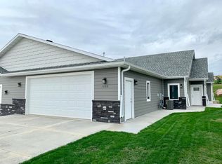 608 Nelson Dr, Bismarck, ND 58503