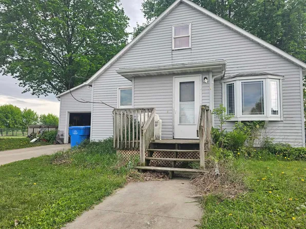 208 1st Ave SE, Altura, MN 55910