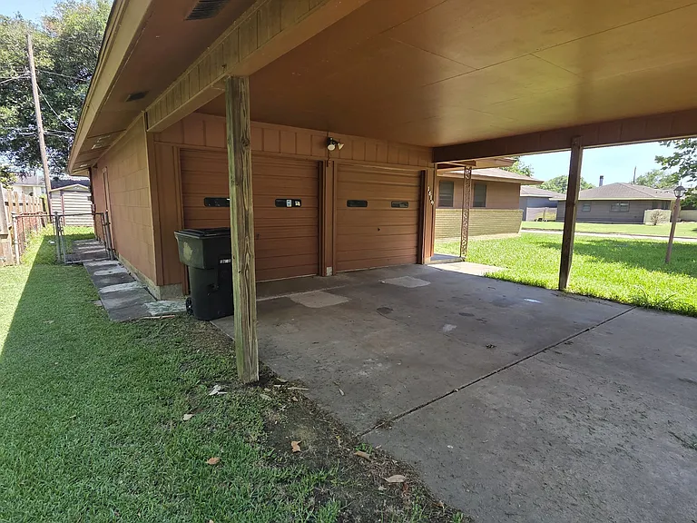 1619 Avenue G — Photo 3