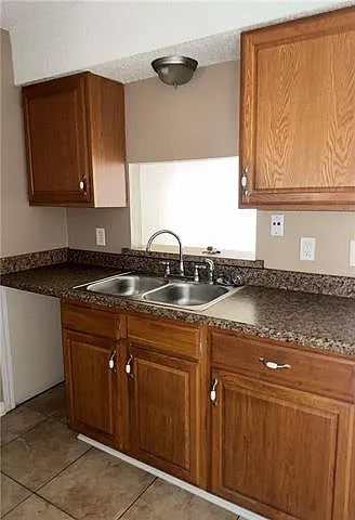 2 bed, 1.5 bath, 900 sqft, $1,100 — Photo 4