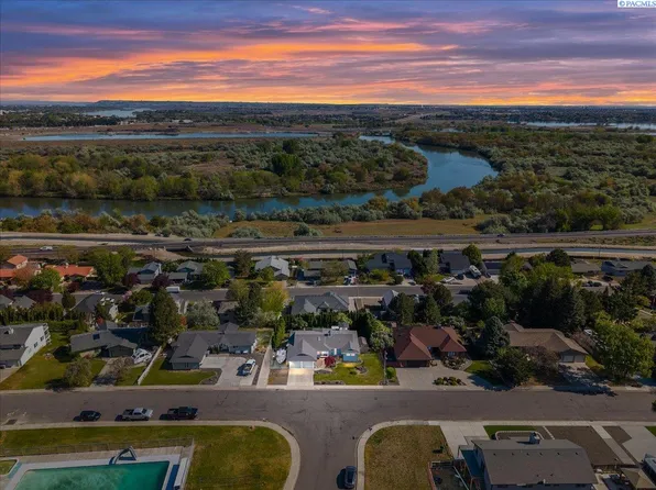 190 Edgewood Dr, Richland, WA 99352