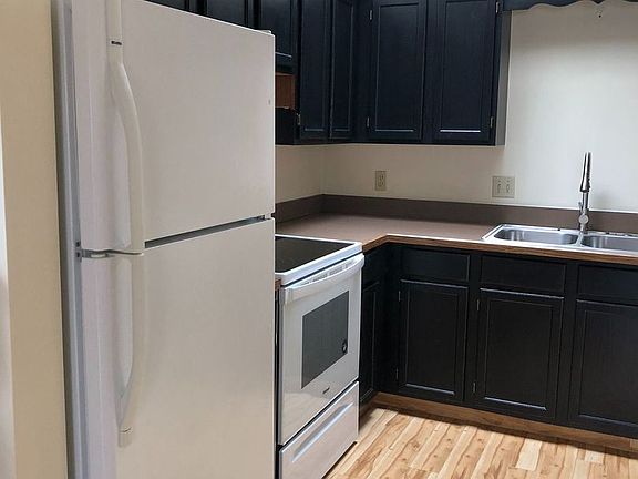 2nd image of 181 Maplewood Dr APT 4