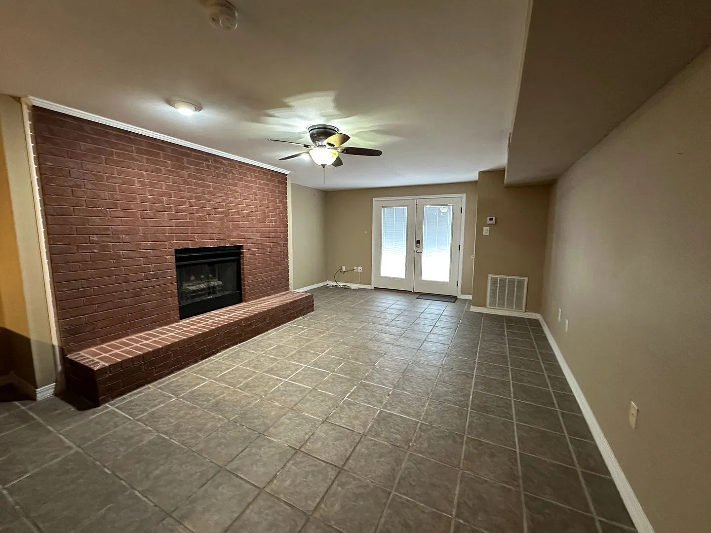 401 Carden Place — Photo 4