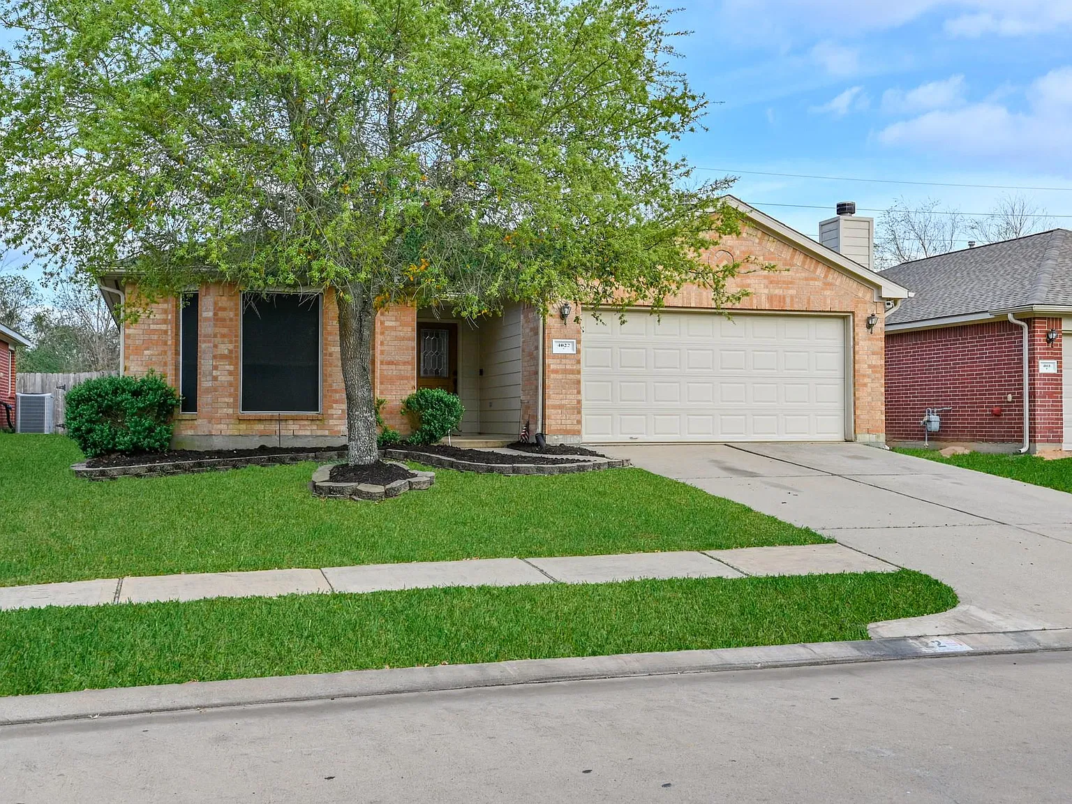 3 bed, 2.0 bath, 1749 sqft, $1,900 — Photo 2