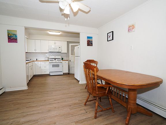 5th image of 627 Manhattan Rd
