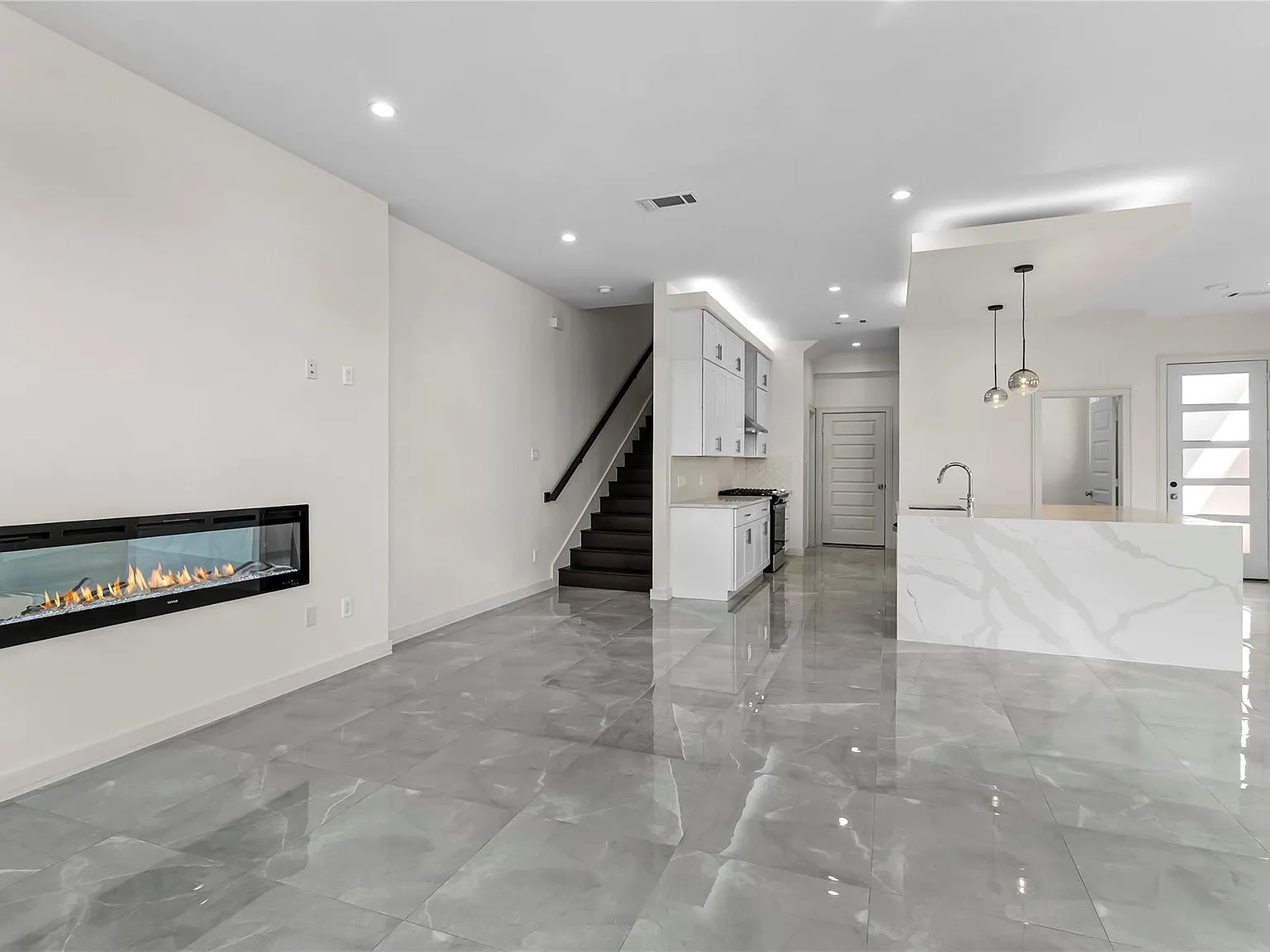 3 bed, 2.5 bath, 2181 sqft, $3,500 — Photo 3