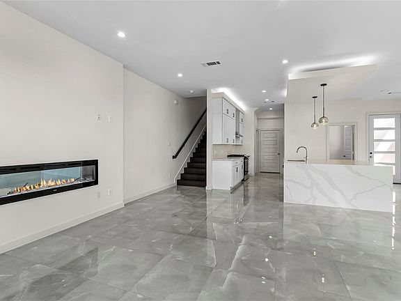 3rd image of 2932 El Fenice Ln