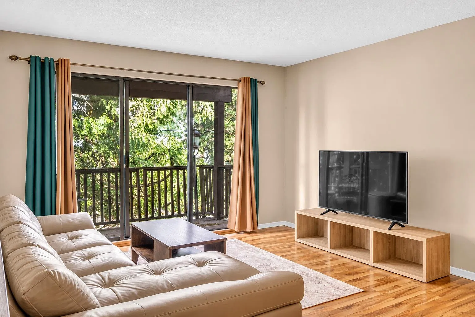 2 bed, 958 sqft, $1,900 — Photo 2