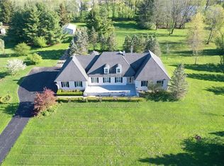 10320 Lindsay Ln, Chagrin Falls, OH 44023