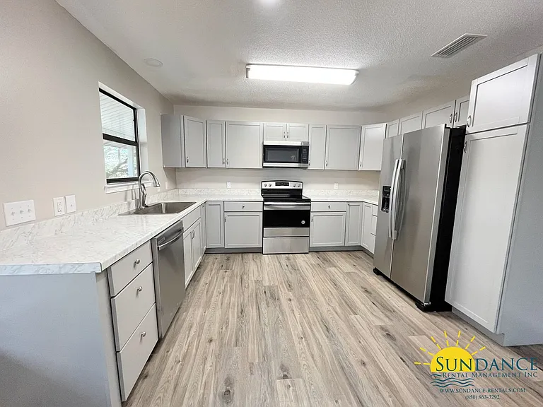 45 Warwick Dr — Photo 7