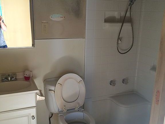 4th image of 7530 Woodland Ave