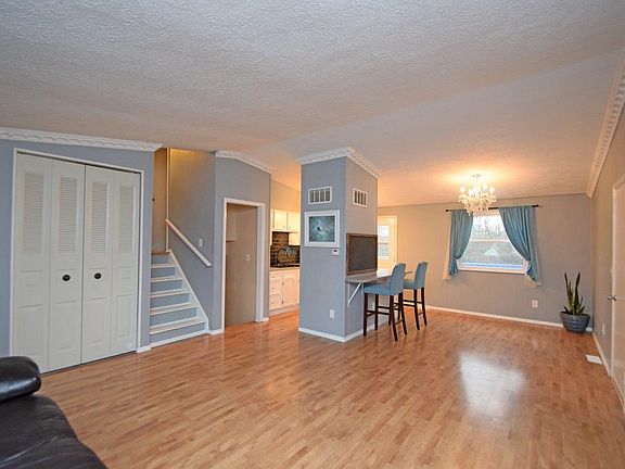 3rd image of 6851 Fallen Oaks Dr