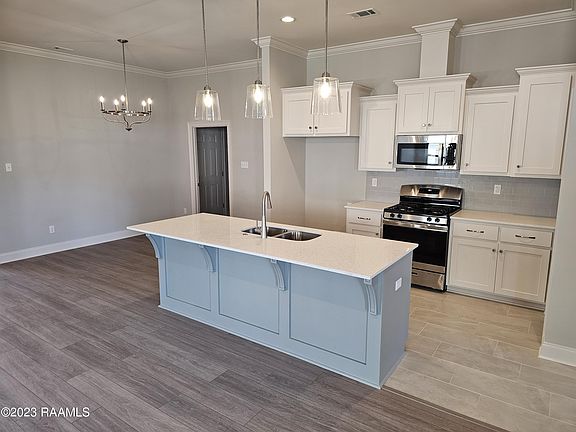4th image of 214 Bennington Ln