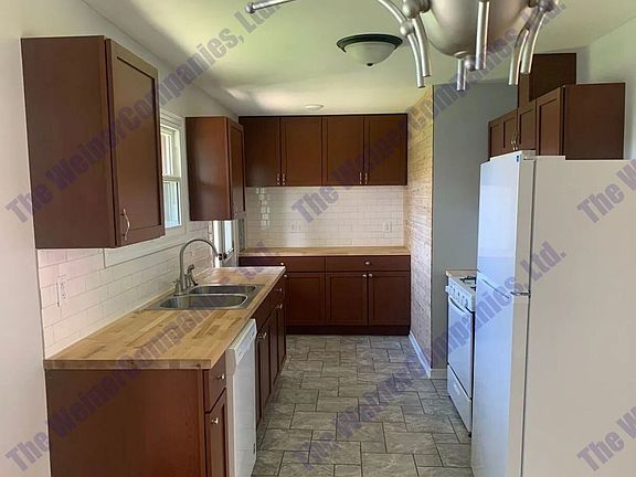 3rd image of 2209 Roland Dr